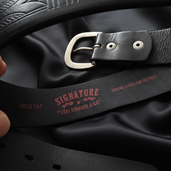 Levi’s Strauss Signature Black Embossed Leather Belt Western Boho 38/40 - Picture 3 of 4